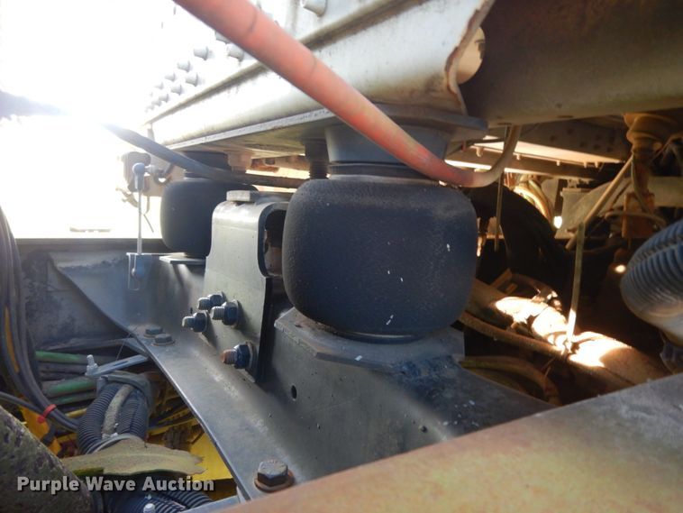 image for item DM2968 2001 Freightliner FLD120  semi truck