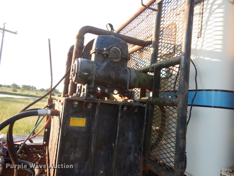 image for item DM2968 2001 Freightliner FLD120  semi truck