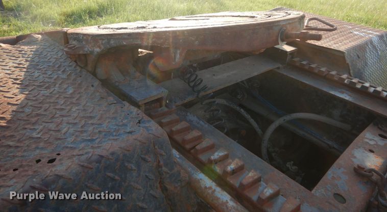 image for item DM2968 2001 Freightliner FLD120  semi truck