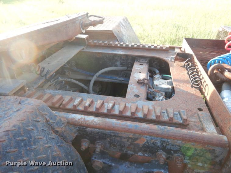 image for item DM2968 2001 Freightliner FLD120  semi truck