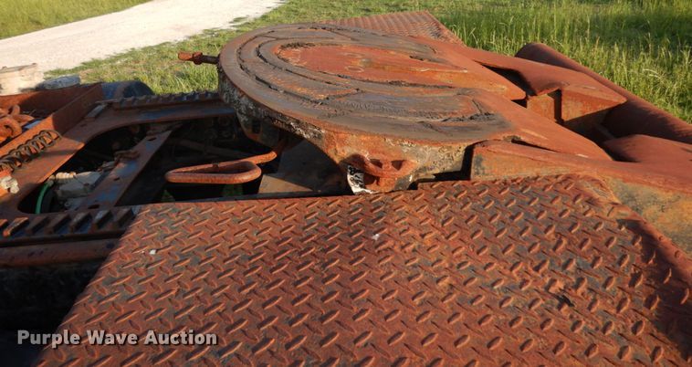 image for item DM2968 2001 Freightliner FLD120  semi truck