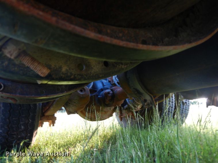 image for item DM2968 2001 Freightliner FLD120  semi truck