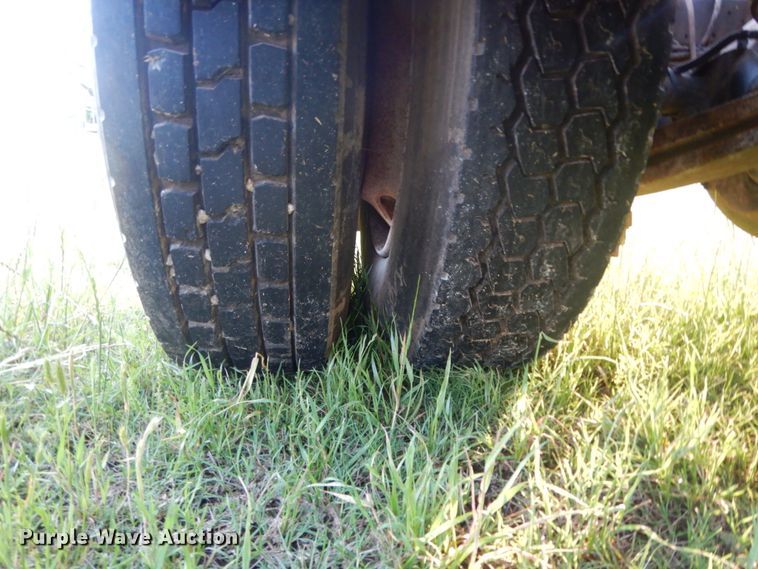 image for item DM2968 2001 Freightliner FLD120  semi truck