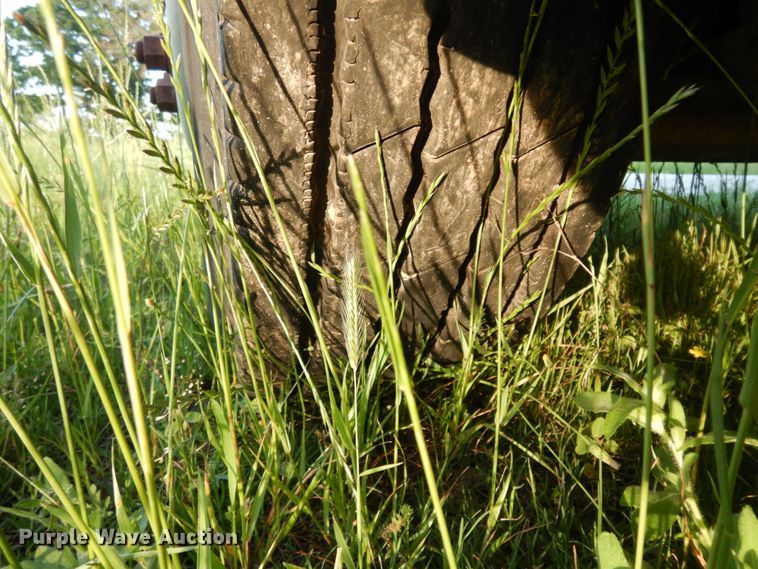 image for item DM2968 2001 Freightliner FLD120  semi truck