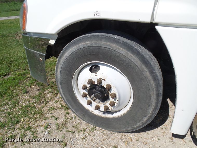 image for item DM2996 2012 Freightliner Cascadia 125  semi truck