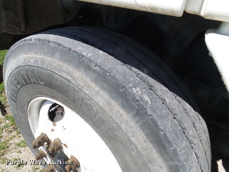 image for item DM2996 2012 Freightliner Cascadia 125  semi truck