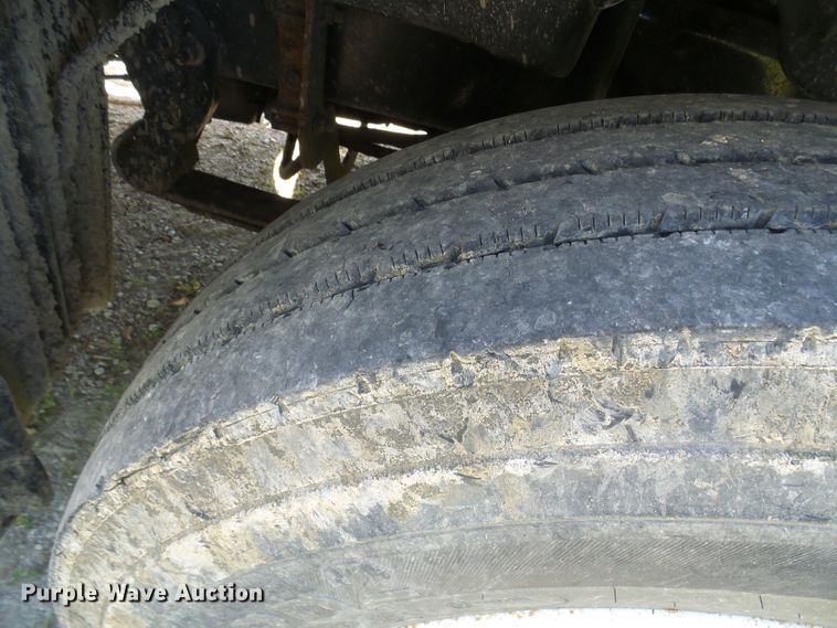 image for item DM2996 2012 Freightliner Cascadia 125  semi truck