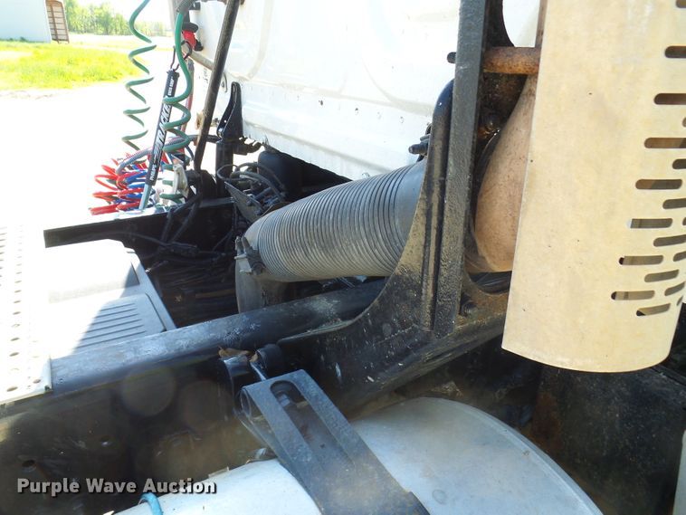 image for item DM2996 2012 Freightliner Cascadia 125  semi truck