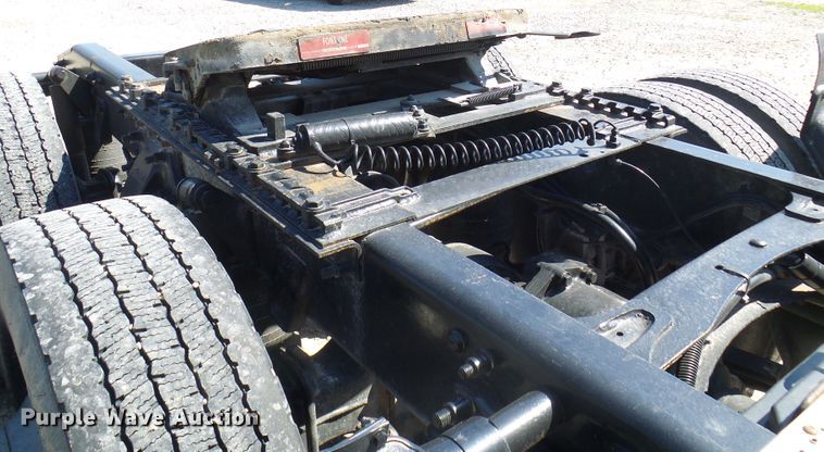 image for item DM2996 2012 Freightliner Cascadia 125  semi truck