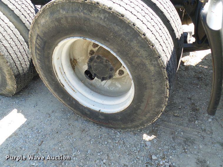 image for item DM2996 2012 Freightliner Cascadia 125  semi truck