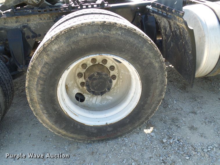 image for item DM2996 2012 Freightliner Cascadia 125  semi truck