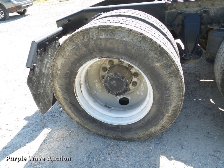 image for item DM2996 2012 Freightliner Cascadia 125  semi truck