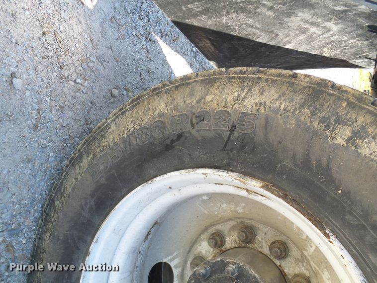 image for item DM2996 2012 Freightliner Cascadia 125  semi truck