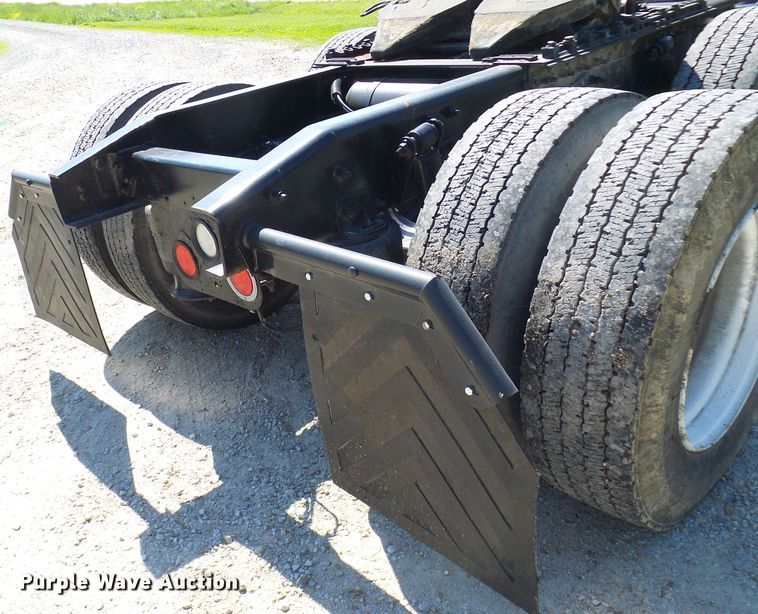 image for item DM2996 2012 Freightliner Cascadia 125  semi truck