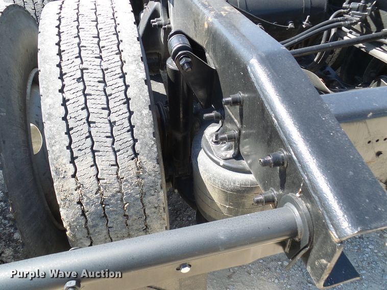 image for item DM2996 2012 Freightliner Cascadia 125  semi truck