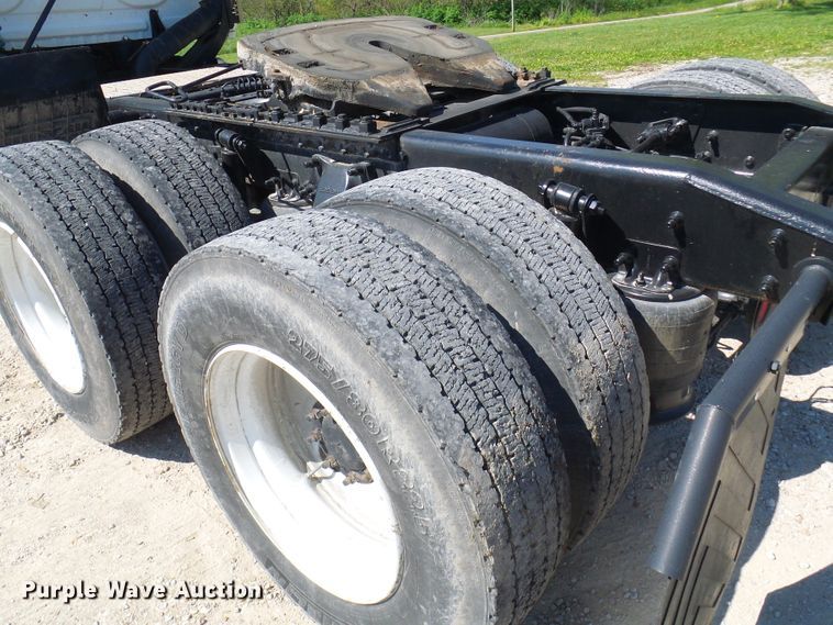 image for item DM2996 2012 Freightliner Cascadia 125  semi truck