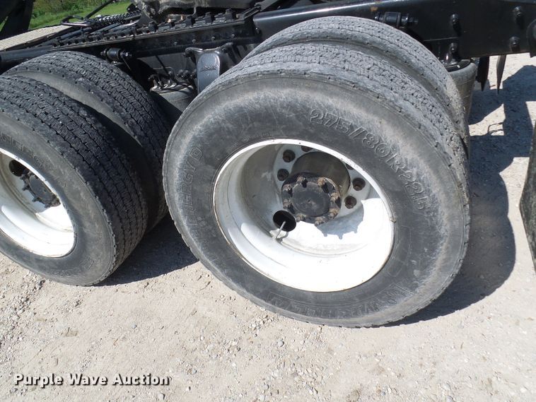 image for item DM2996 2012 Freightliner Cascadia 125  semi truck