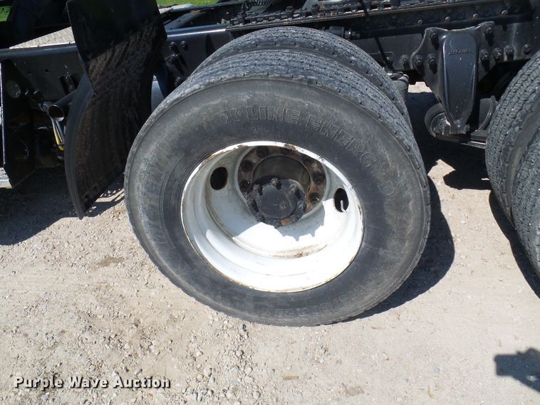 image for item DM2996 2012 Freightliner Cascadia 125  semi truck