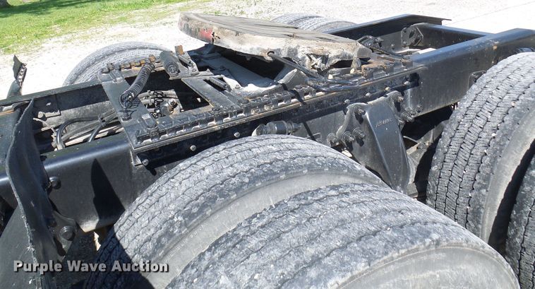 image for item DM2996 2012 Freightliner Cascadia 125  semi truck