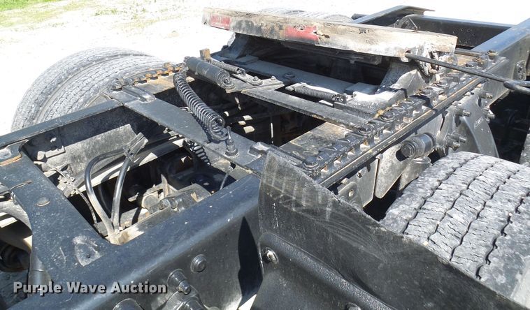 image for item DM2996 2012 Freightliner Cascadia 125  semi truck