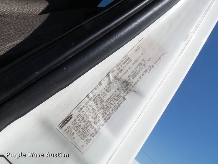 image for item DM2996 2012 Freightliner Cascadia 125  semi truck