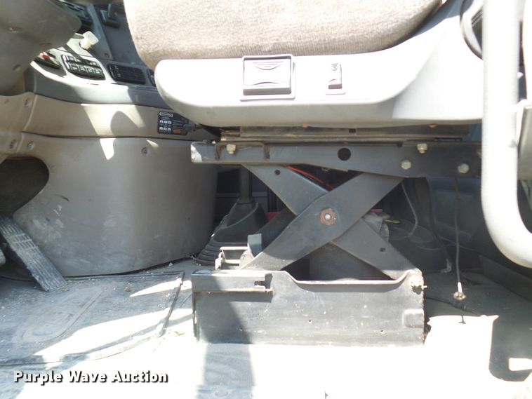 image for item DM2996 2012 Freightliner Cascadia 125  semi truck