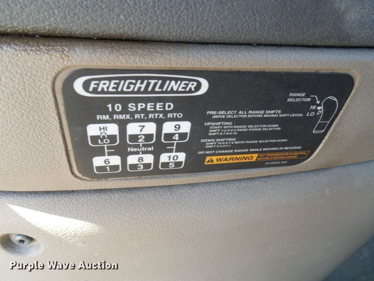 image for item DM2996 2012 Freightliner Cascadia 125  semi truck