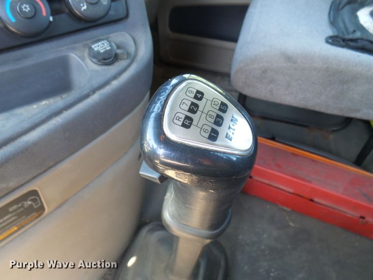 image for item DM2996 2012 Freightliner Cascadia 125  semi truck