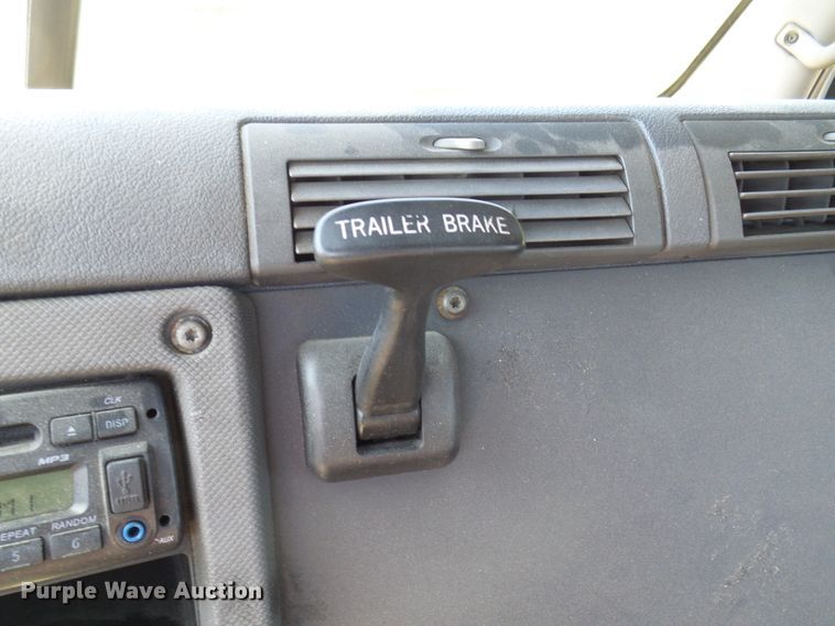 image for item DM2996 2012 Freightliner Cascadia 125  semi truck