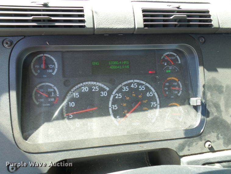 image for item DM2996 2012 Freightliner Cascadia 125  semi truck