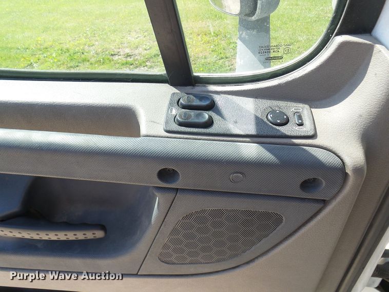 image for item DM2996 2012 Freightliner Cascadia 125  semi truck