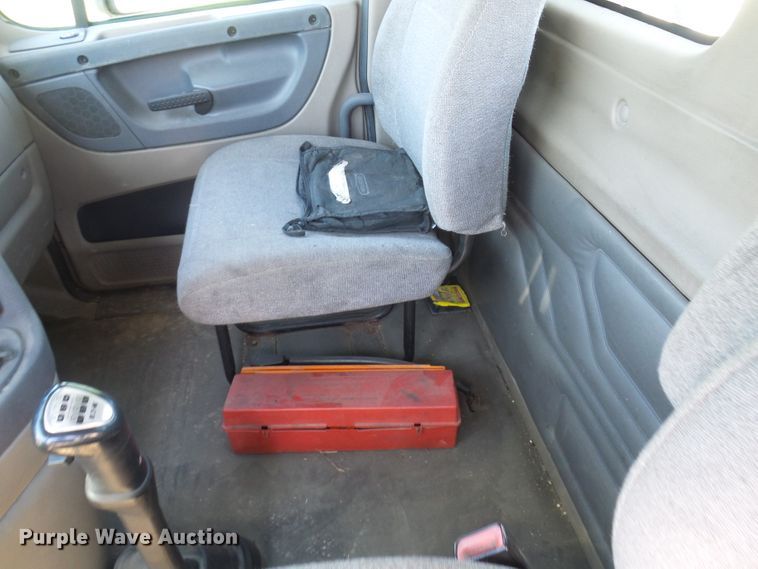 image for item DM2996 2012 Freightliner Cascadia 125  semi truck