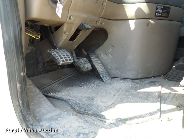 image for item DM2996 2012 Freightliner Cascadia 125  semi truck