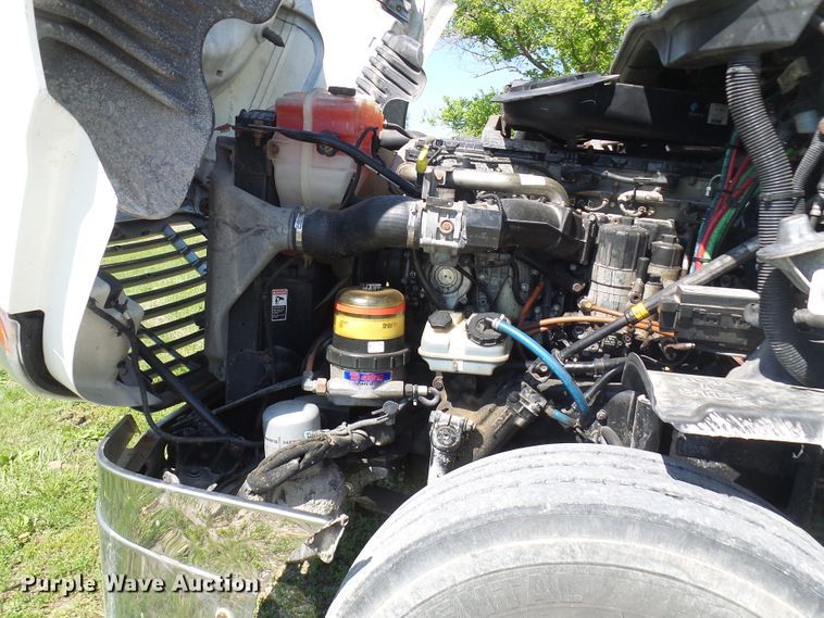 image for item DM2996 2012 Freightliner Cascadia 125  semi truck