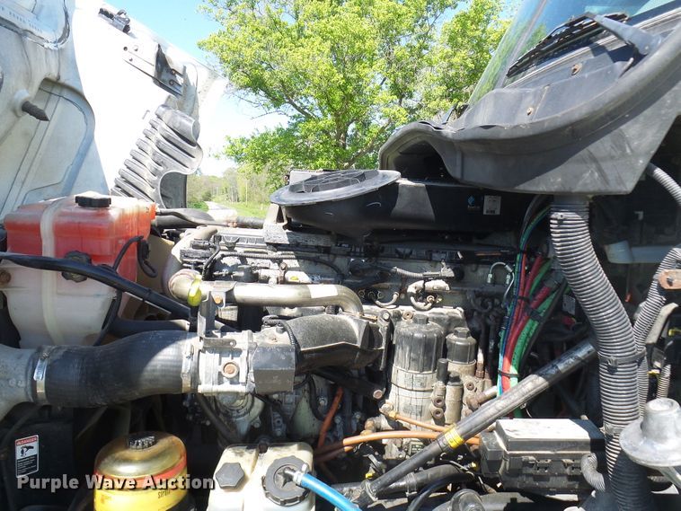 image for item DM2996 2012 Freightliner Cascadia 125  semi truck