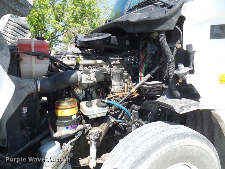 image for item DM2996 2012 Freightliner Cascadia 125  semi truck