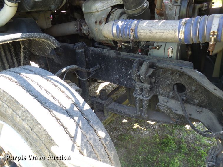 image for item DM2996 2012 Freightliner Cascadia 125  semi truck