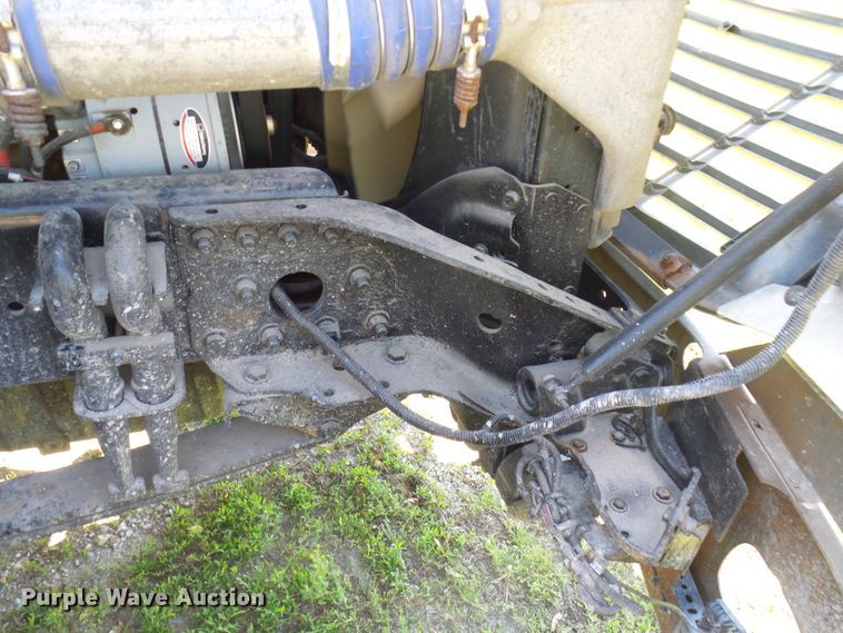 image for item DM2996 2012 Freightliner Cascadia 125  semi truck