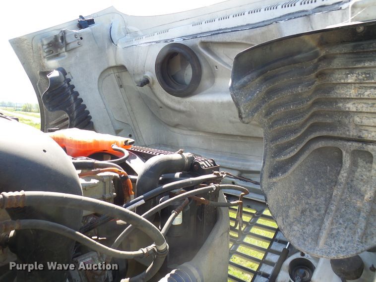 image for item DM2996 2012 Freightliner Cascadia 125  semi truck