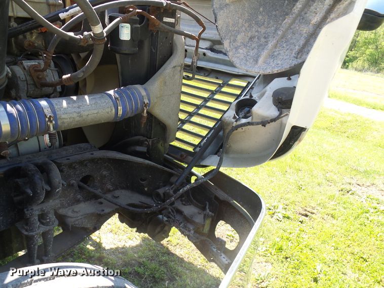 image for item DM2996 2012 Freightliner Cascadia 125  semi truck