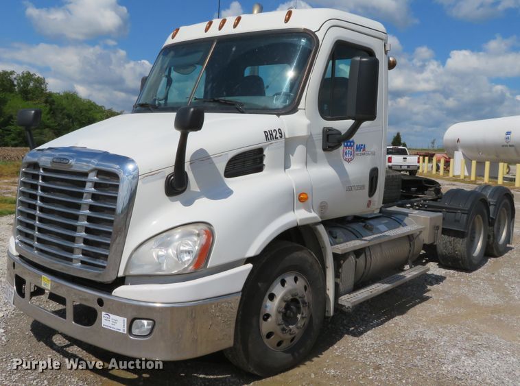 image for item DN5851 2014 Freightliner Cascadia  semi truck