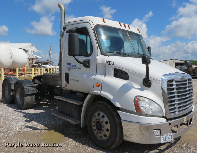 image for item DN5851 2014 Freightliner Cascadia  semi truck