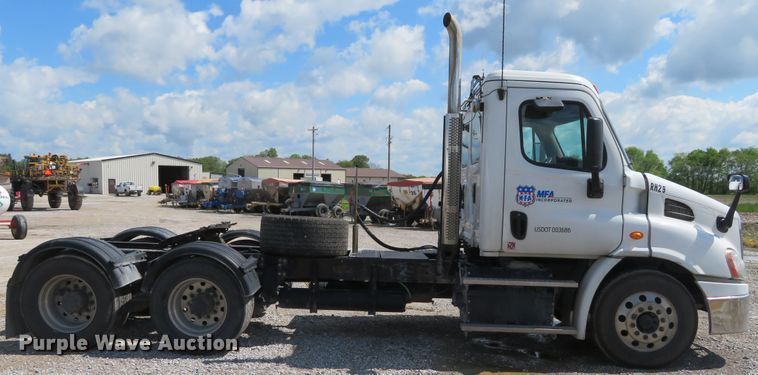 image for item DN5851 2014 Freightliner Cascadia  semi truck