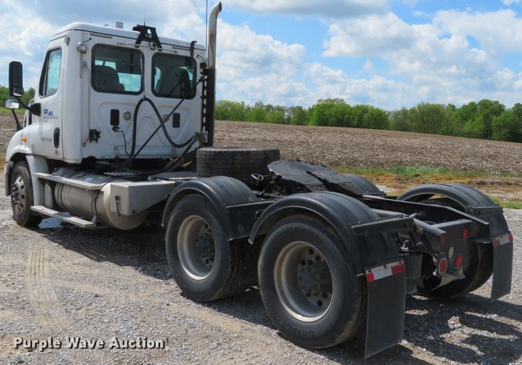 image for item DN5851 2014 Freightliner Cascadia  semi truck