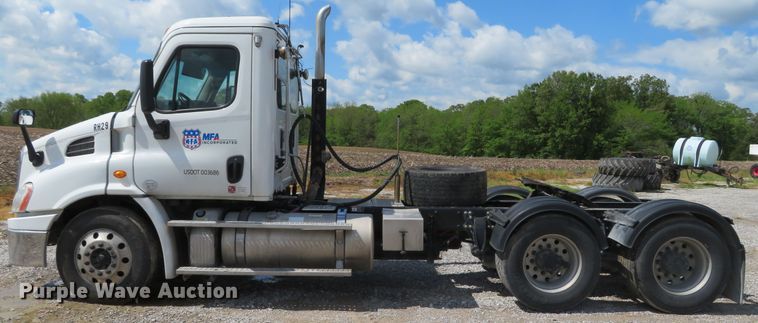 image for item DN5851 2014 Freightliner Cascadia  semi truck