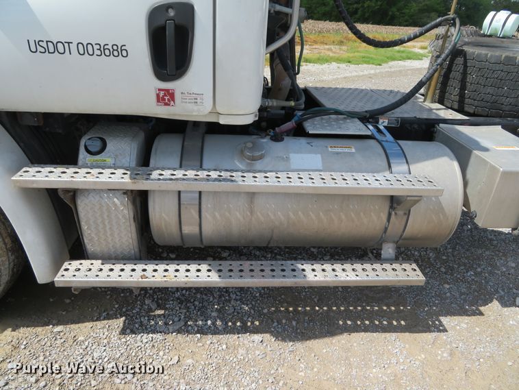 image for item DN5851 2014 Freightliner Cascadia  semi truck