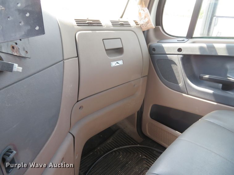 image for item DN5851 2014 Freightliner Cascadia  semi truck