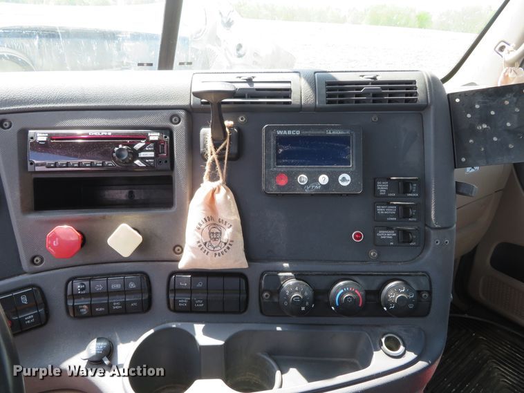 image for item DN5851 2014 Freightliner Cascadia  semi truck