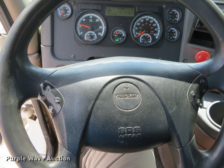 image for item DN5851 2014 Freightliner Cascadia  semi truck