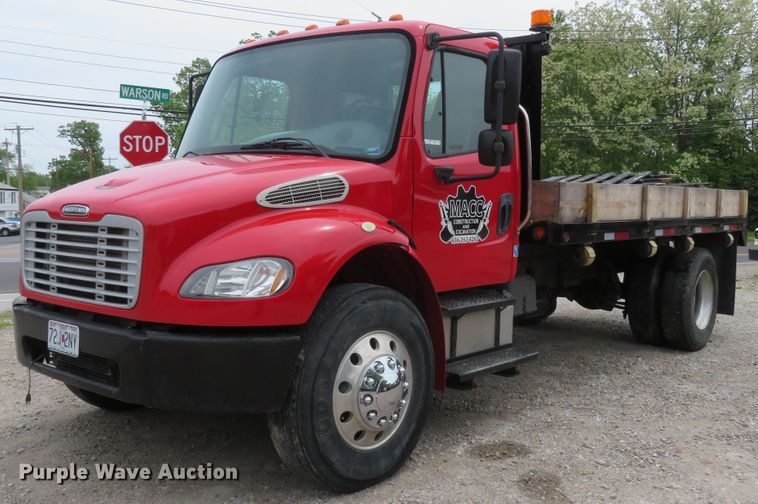 image for item FP9276 2005 Freightliner Business Class M2  flatbed truck